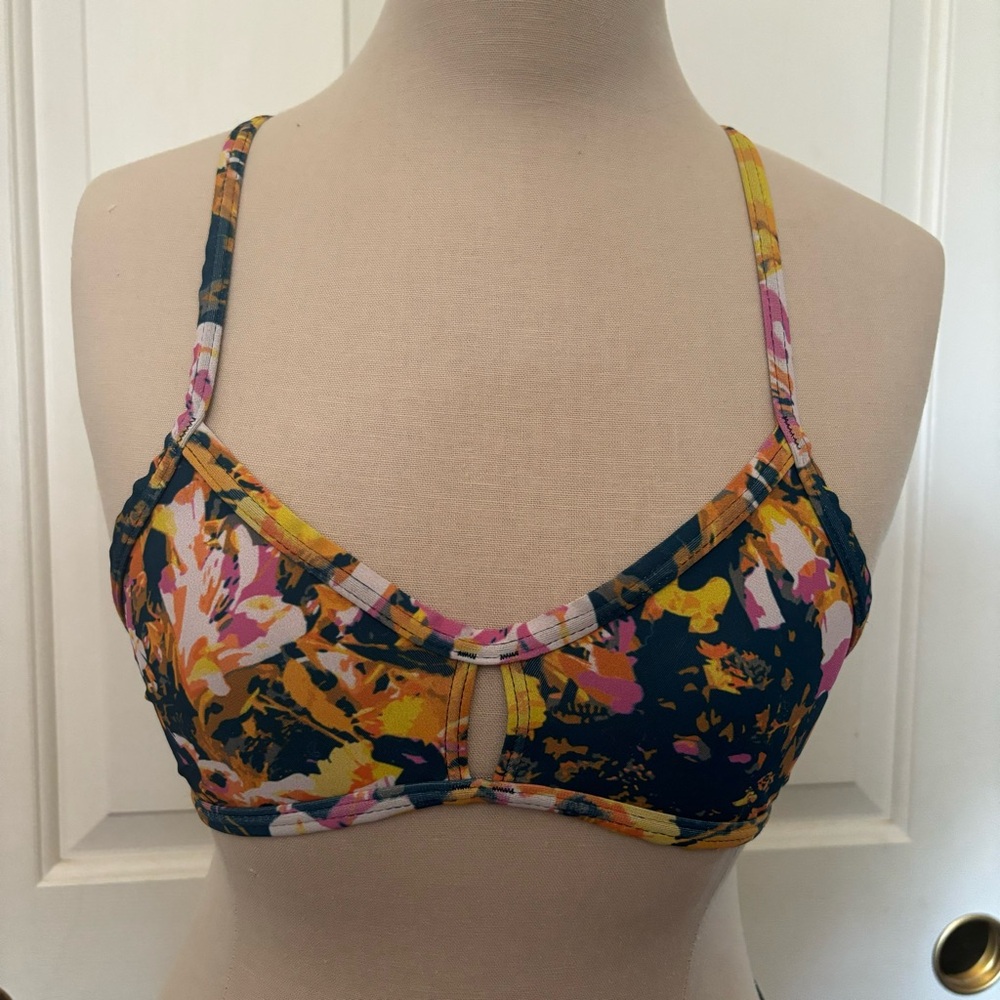 Jolyn Printed Vent Top